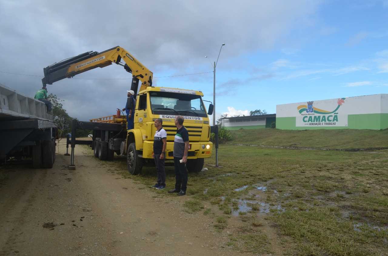 Camacã: Postes dos Refletores do Estádio Ribeirão já chegaram na cidade

